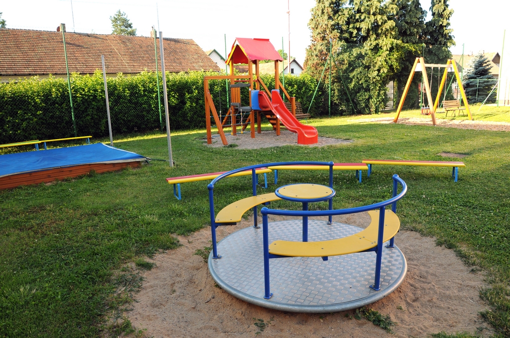 Zobrazit obrázek: Dětské hřiště u MŠ Staroholická