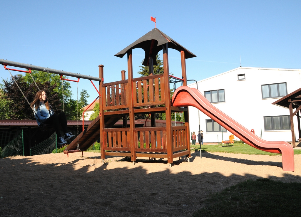 Zobrazit obrázek: Dětské hřiště u DDM