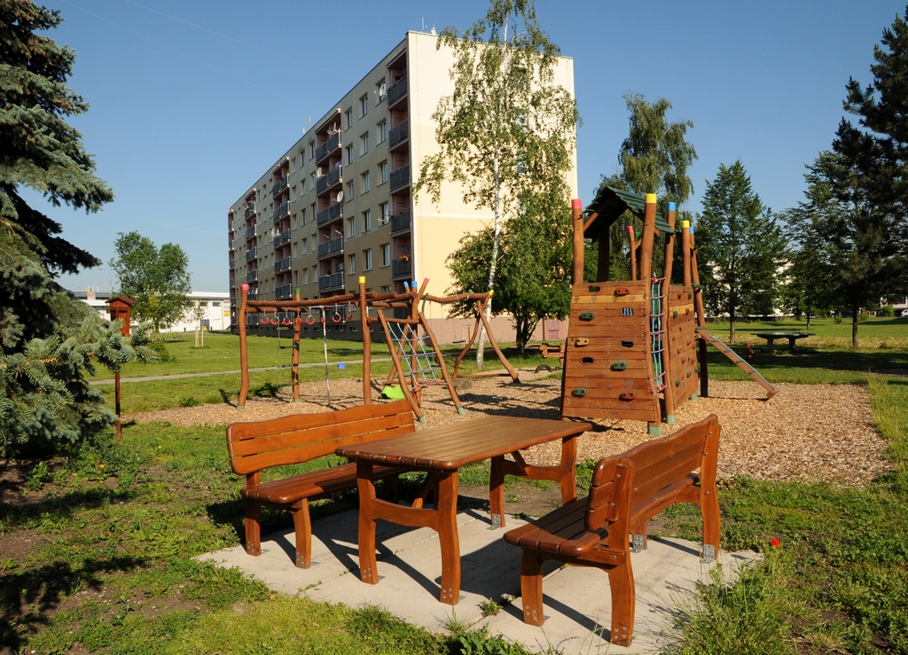 Zobrazit obrázek: Dětské hřiště na sídlišti Muška, u gymnázia