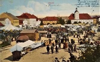 Trh na holickém náměstí