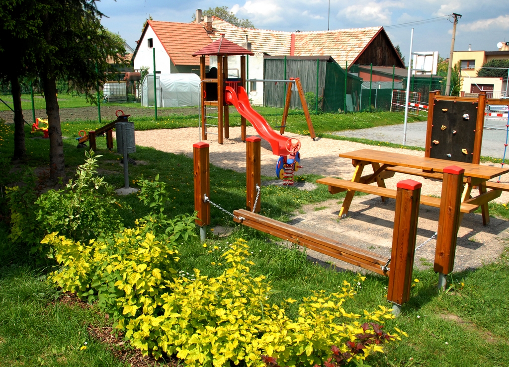 Zobrazit obrázek: Dětské hřiště na ulici Mládežnická