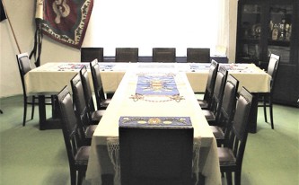 Výborovna Sokolovny s nábytkem od architekta Otakara Novotného